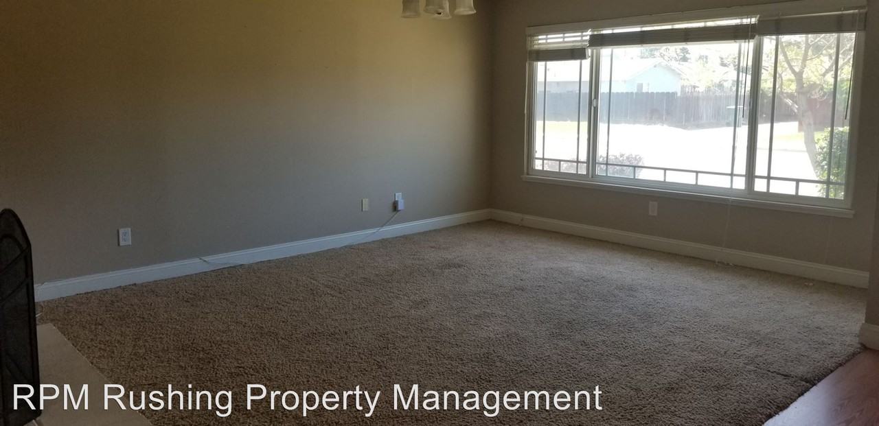 3040 Stern Way - Photo 2 of 9