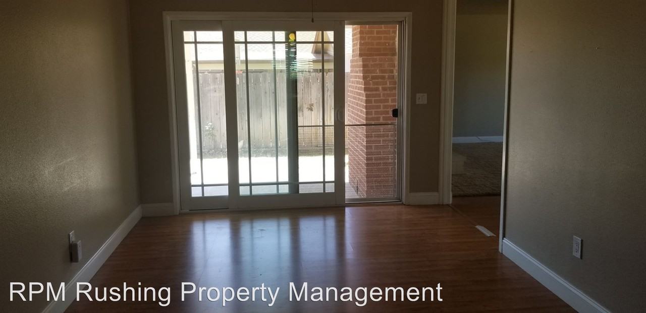 3040 Stern Way - Photo 3 of 9