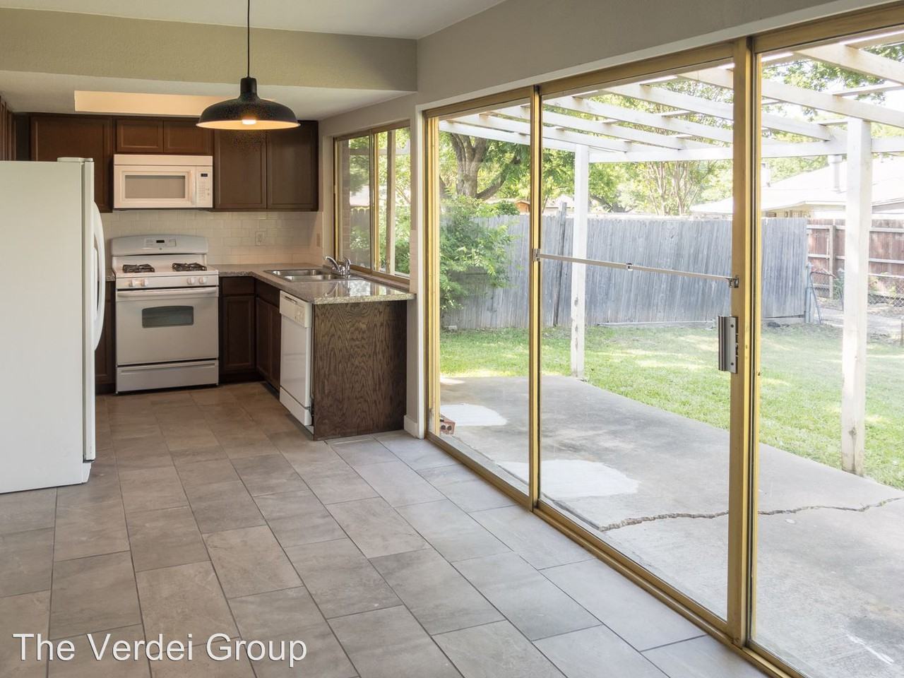 3309 Ridgeglen Cir - Photo 2 of 14