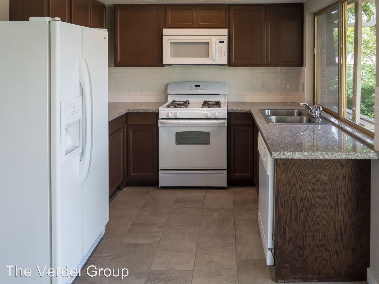 3309 Ridgeglen Cir - Photo 3 of 14