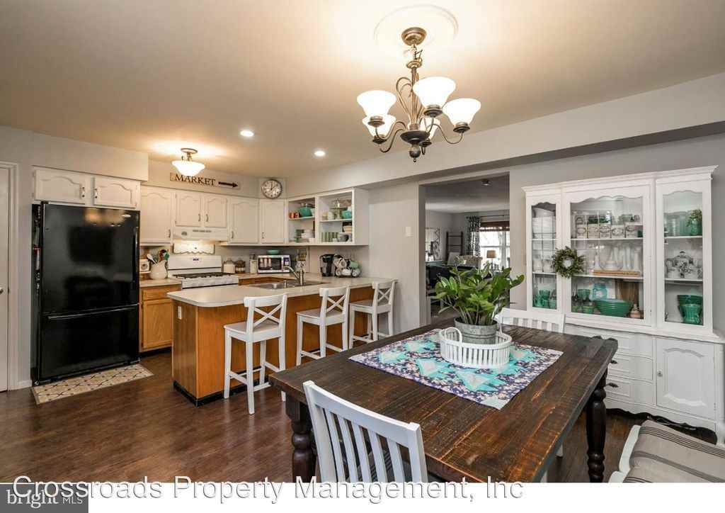 18 Lenape Ln - Photo 3 of 22