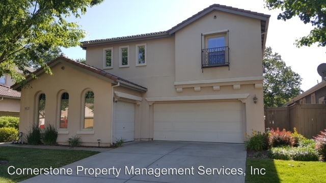 1045 Smith Way - Photo 3 of 32