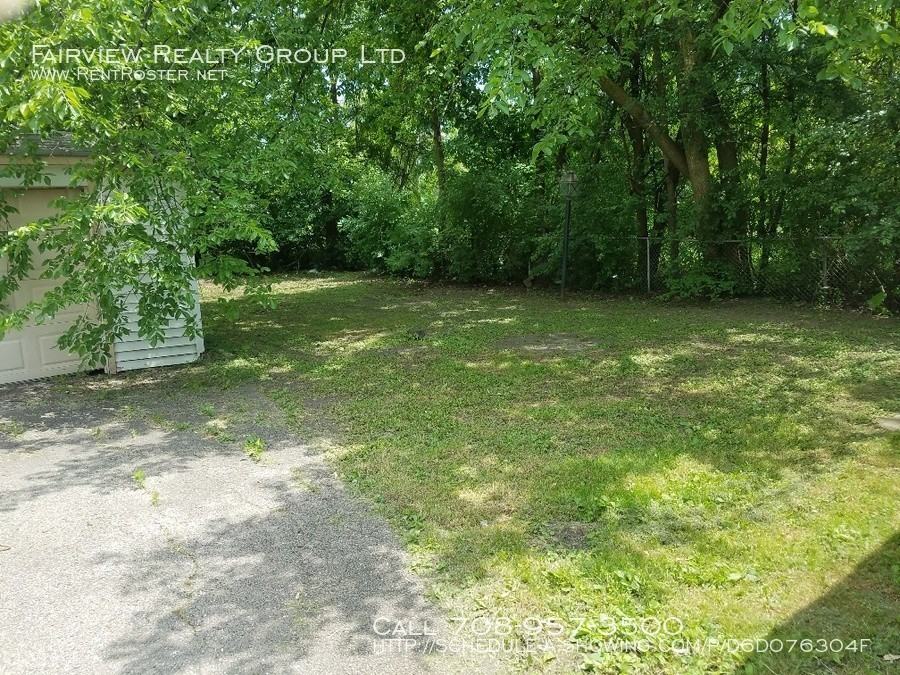 15131 1st Ave - Photo 2 of 13