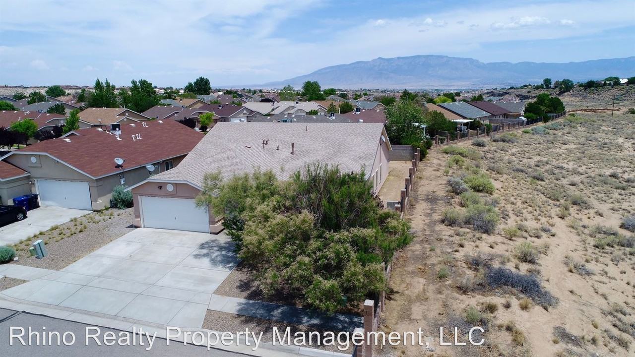 10404 Las Palmas St NW - Photo 2 of 41