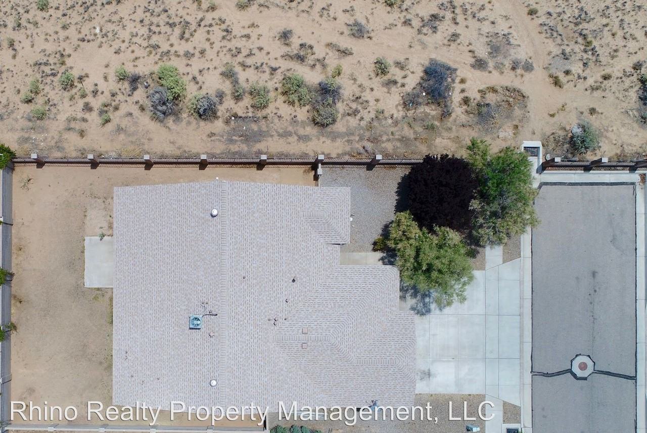 10404 Las Palmas St NW - Photo 3 of 41