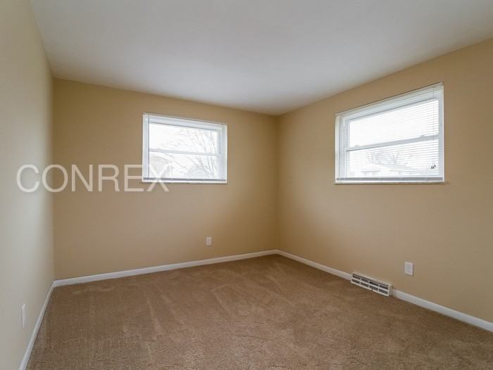 11319 Templeton Dr - Photo 3 of 8