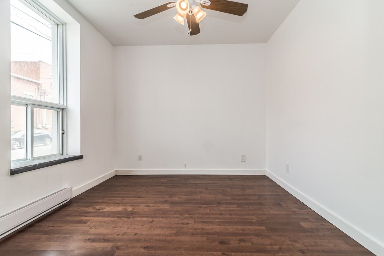 5268 Rue Sainte Marie Apartments in Le SudOuest, Montréal, QC H4C 1X9