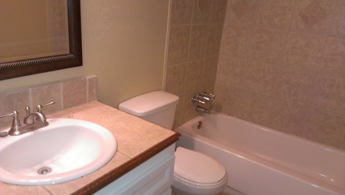 8532 NW 86th St - Photo 3 of 9