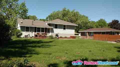 1648 Dixon Dr - Photo 3 of 16