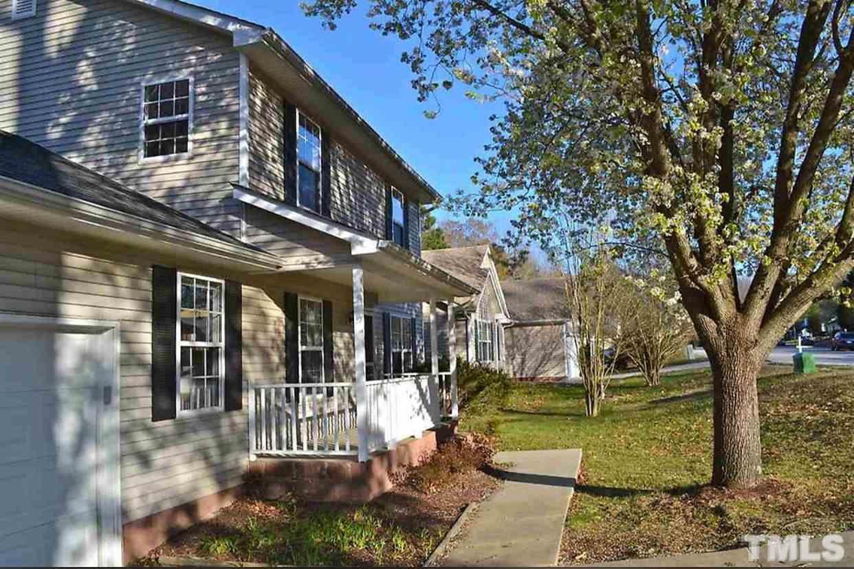 520 Wyndham Dr - Photo 2 of 9