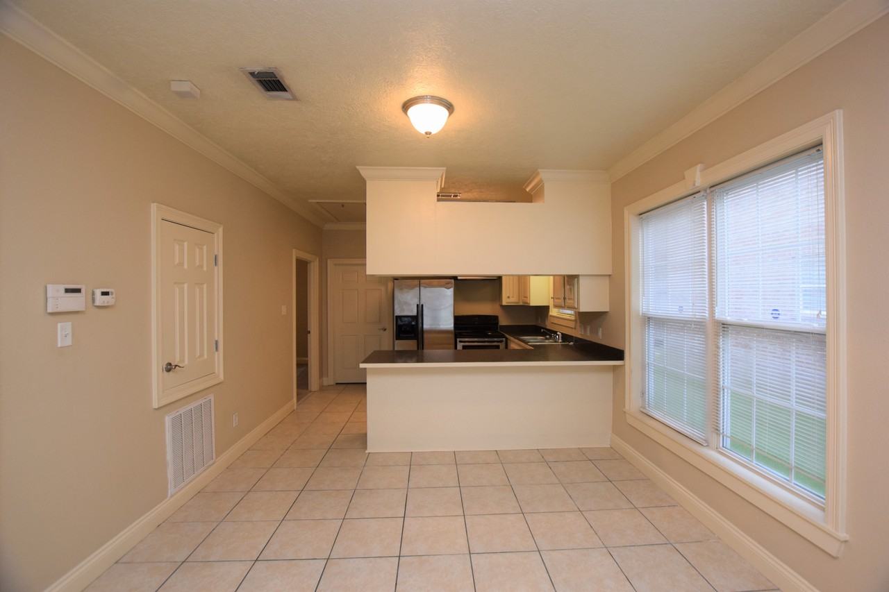 233 Armistead Ln #B - Photo 3 of 11