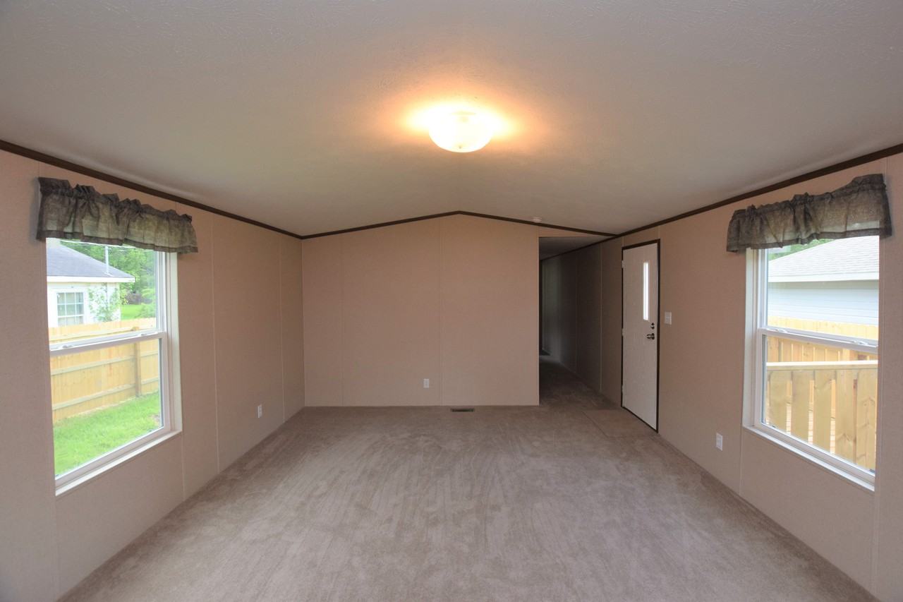 111 Decker St - Photo 2 of 11