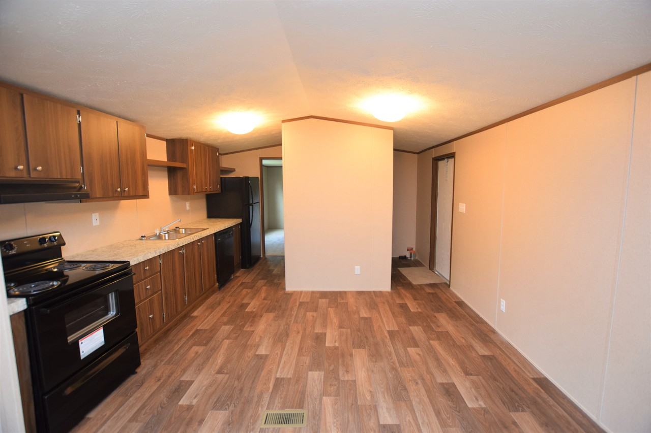 111 Decker St - Photo 3 of 11