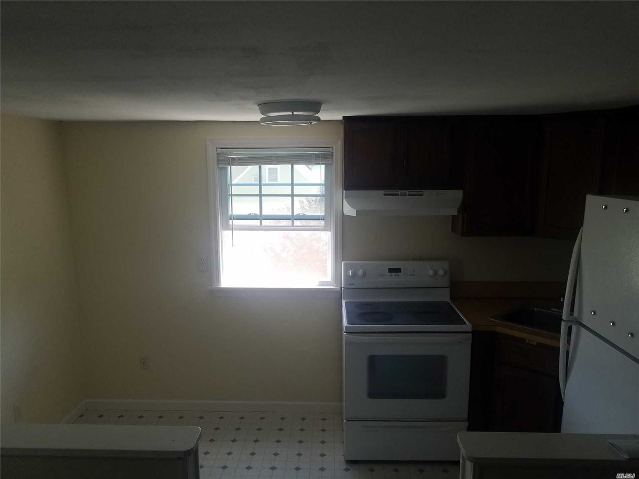 4 Adelaide St - Photo 3 of 11