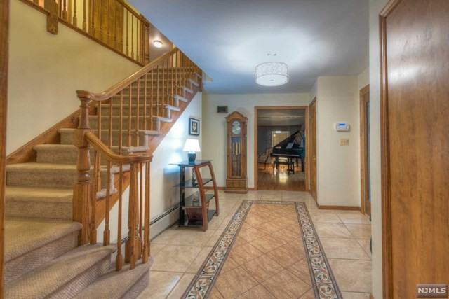 50 Cheshire Ln - Photo 2 of 25