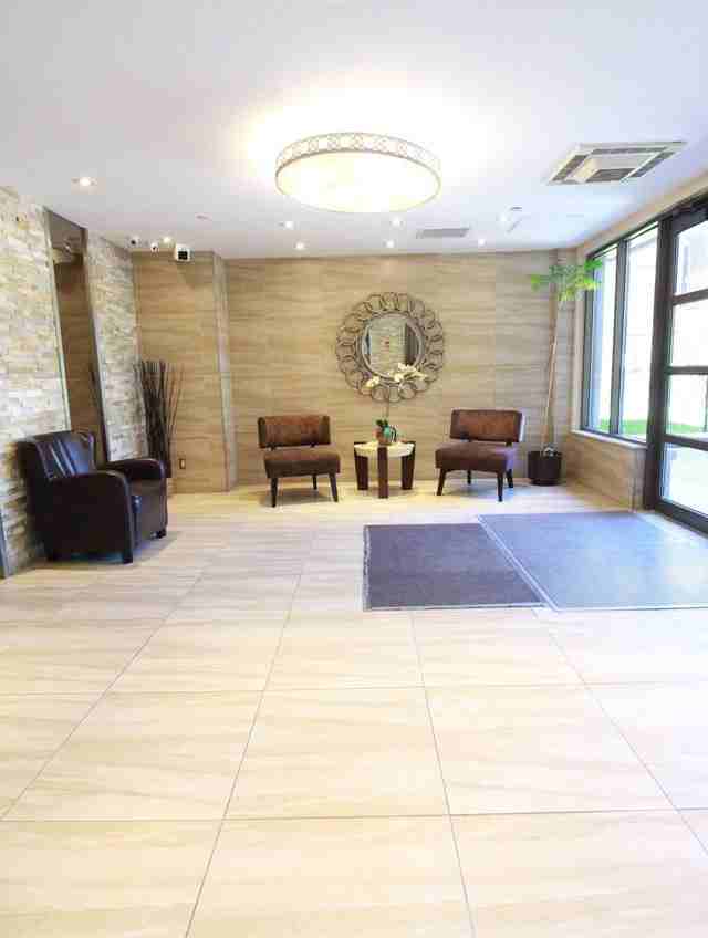 6000 Boulevard Cavendish - Photo 3 of 12