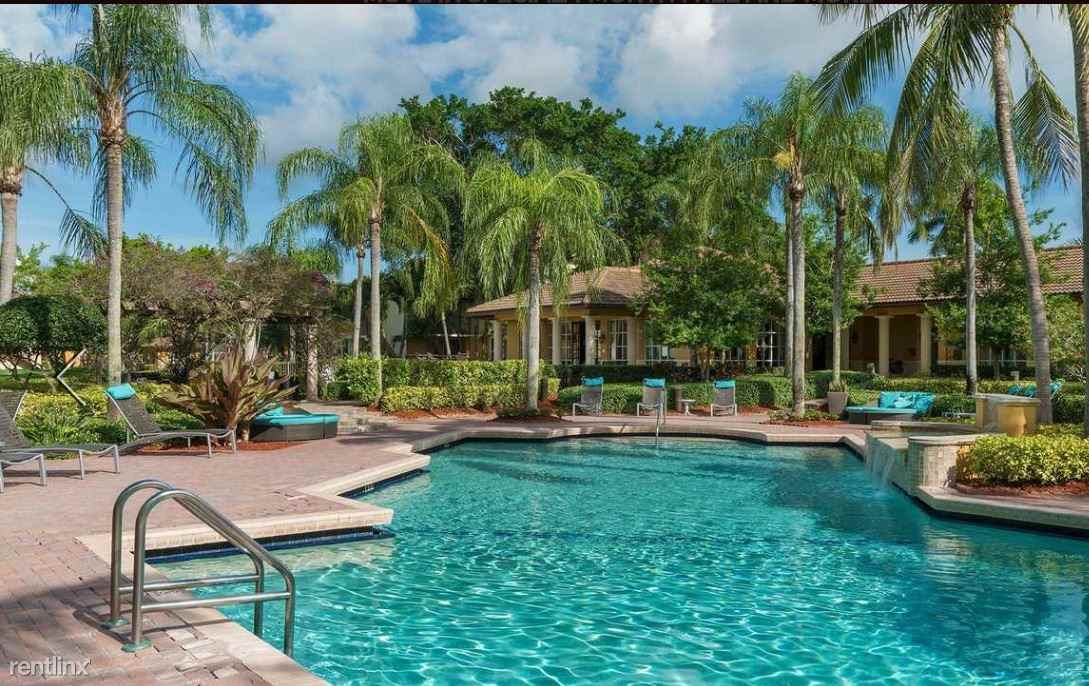 9910 Sheridan St - Photo 3 of 5