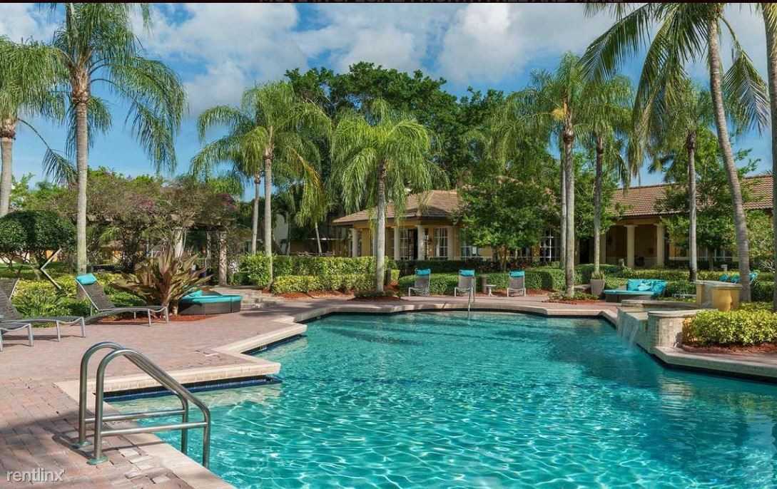 9920 Sheridan St - Photo 3 of 5