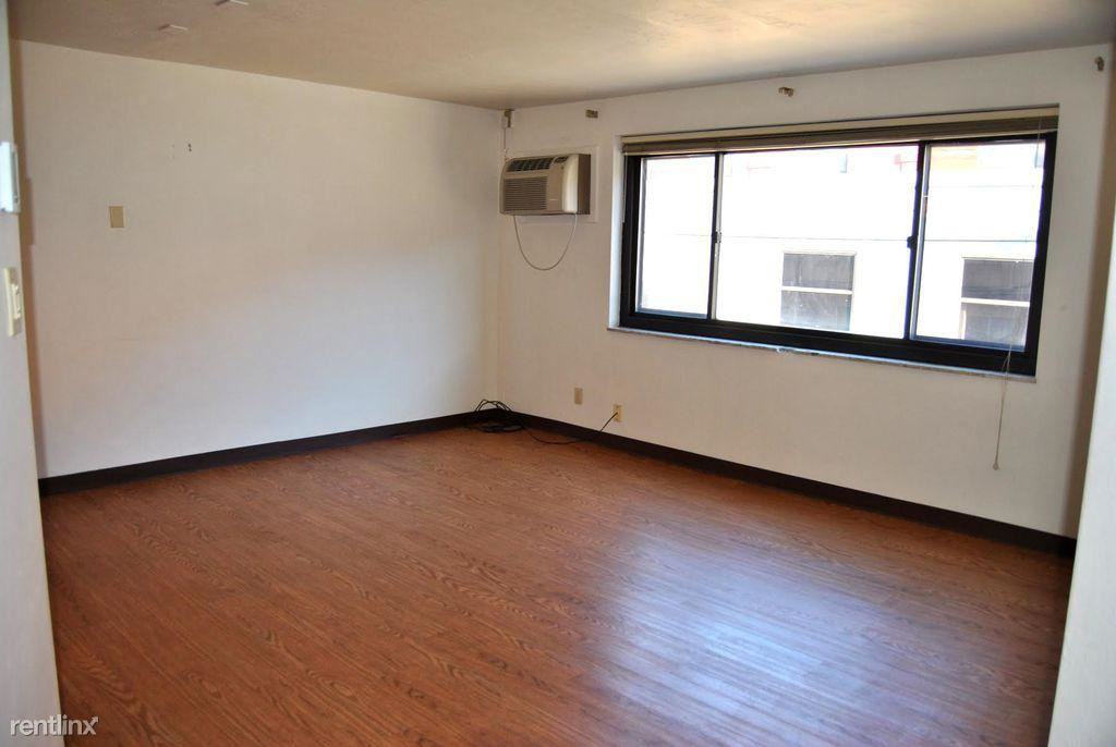 348 Station St #4 - Photo 3 of 6