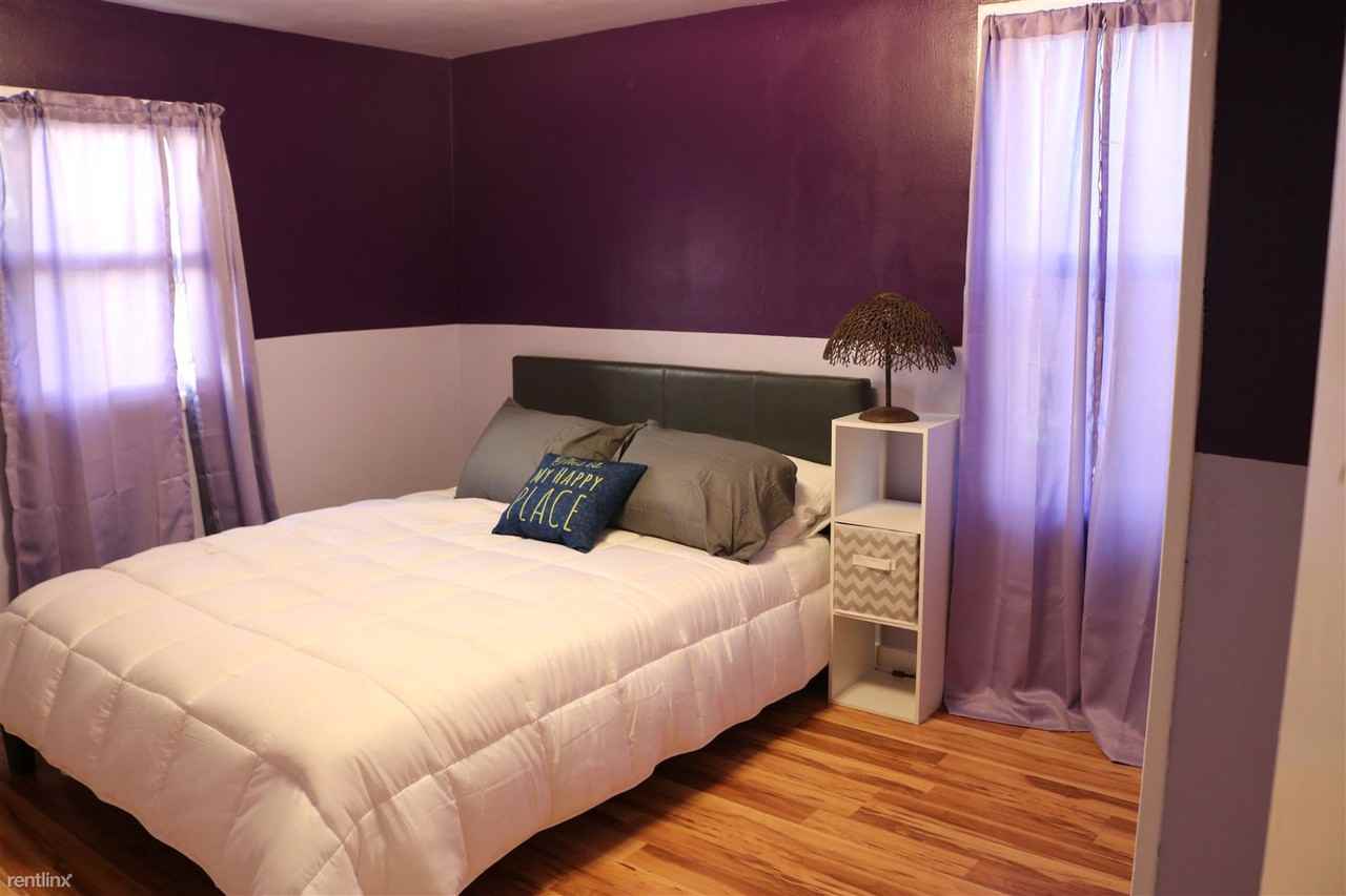 326 Wood St - Photo 2 of 9