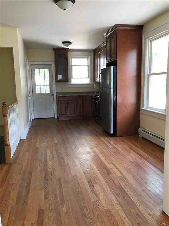 194 S Main St - Photo 3 of 8