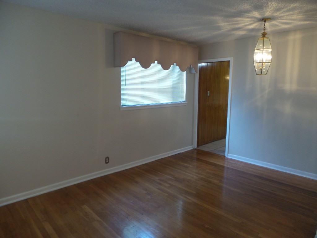 413 Paradise St - Photo 3 of 17