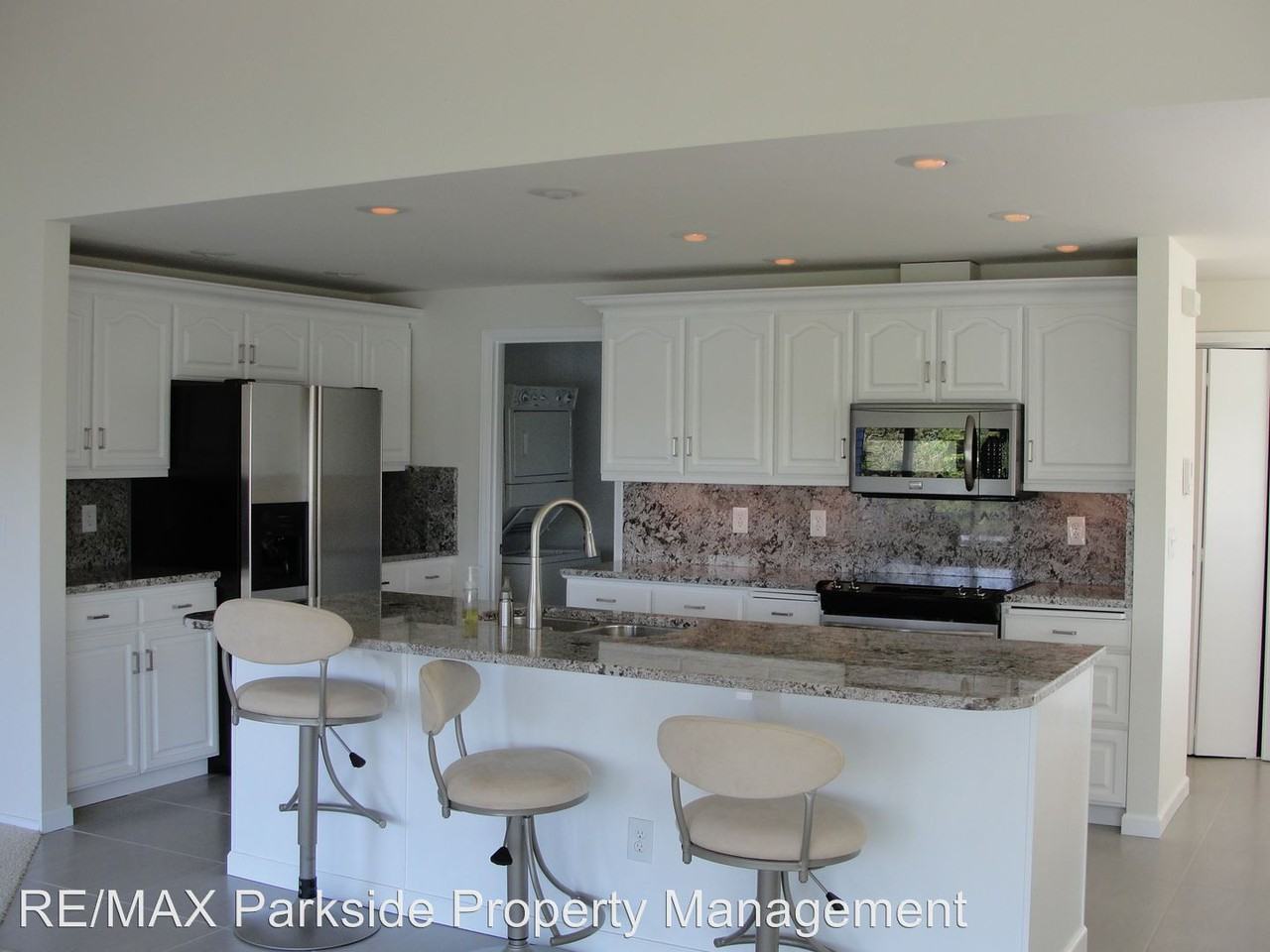 2027 Berry St NE - Photo 3 of 19