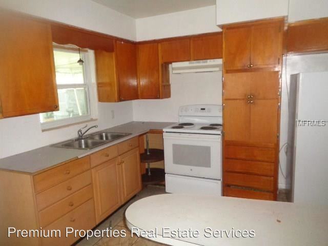 1637 Daly St - Photo 2 of 9