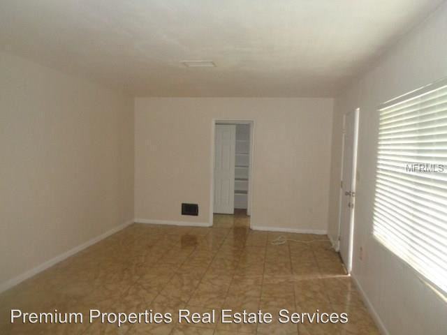 1637 Daly St - Photo 3 of 9