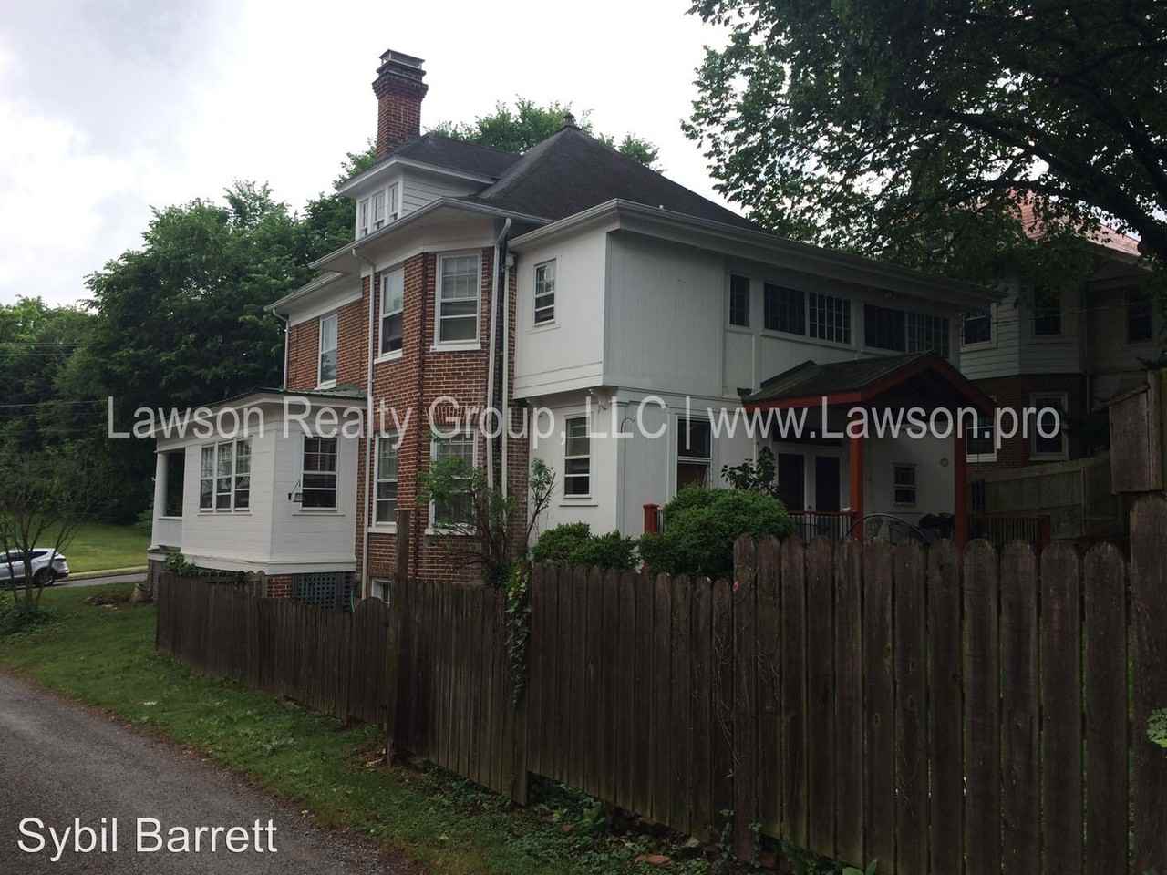 2219 Broadway Ave SW - Photo 3 of 15