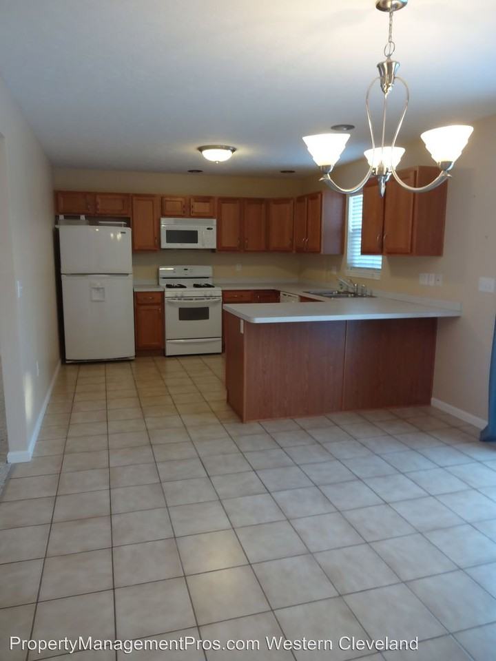 605 Grantwood Ave - Photo 3 of 34