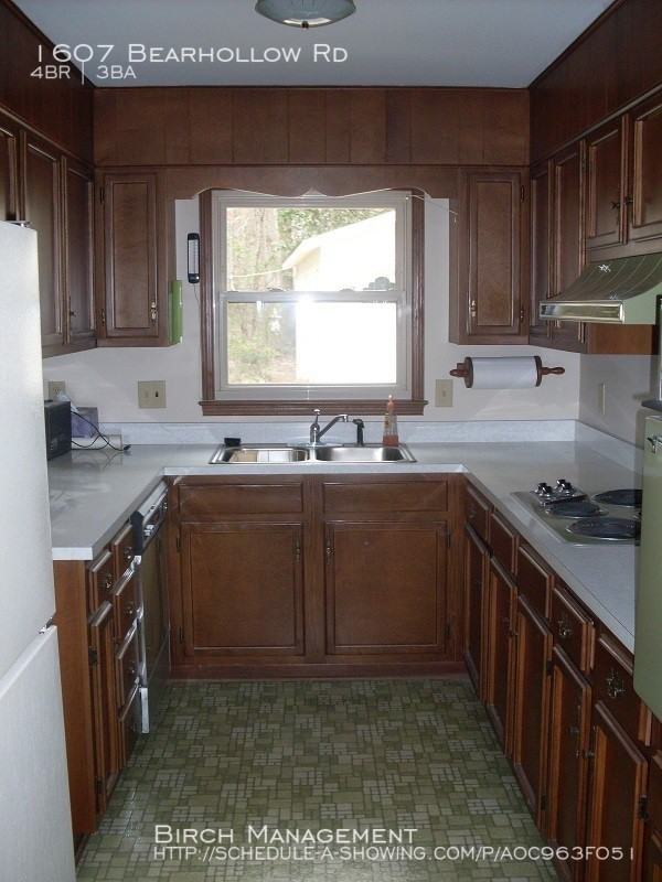 1607 Bearhollow Rd - Photo 2 of 10