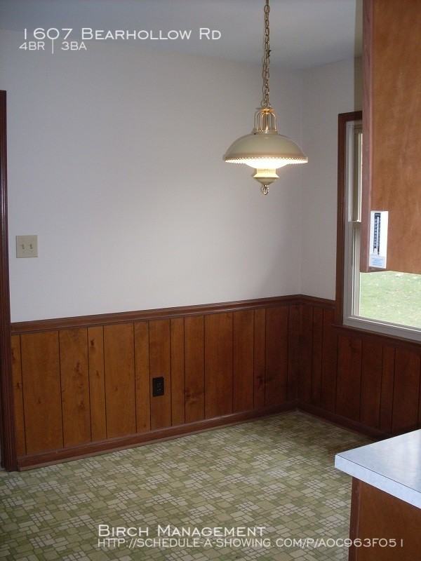 1607 Bearhollow Rd - Photo 3 of 10