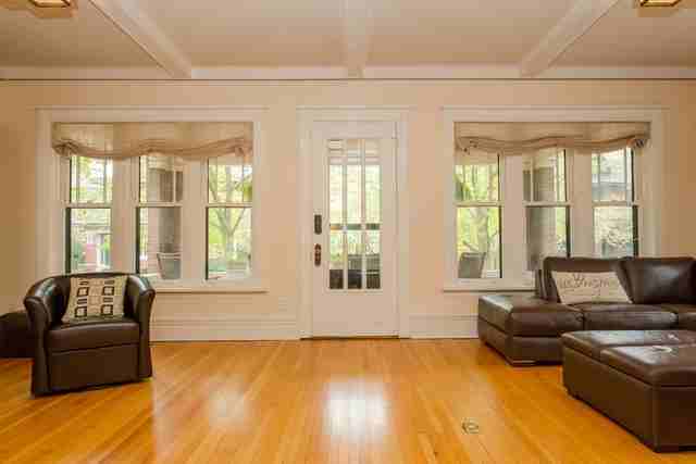 740 W Hutchinson St - Photo 3 of 40