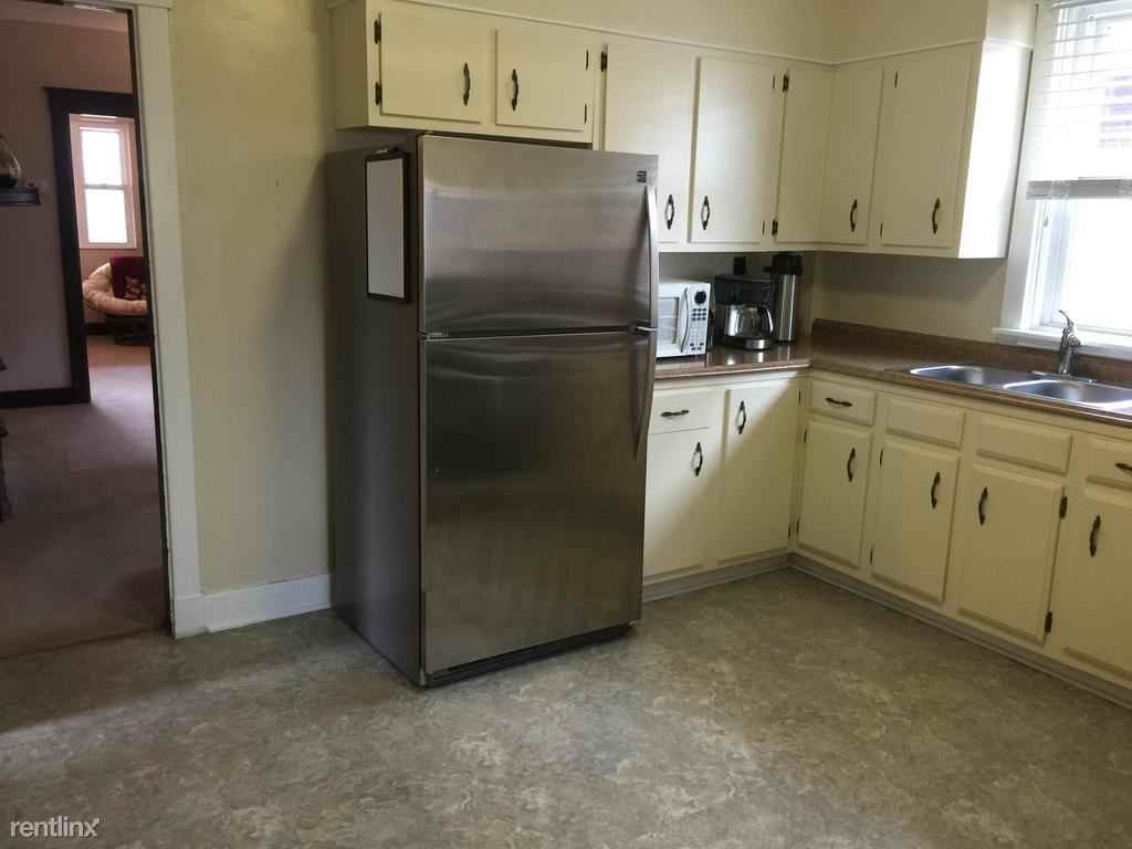 220 Lexington Ave #2 - Photo 3 of 4