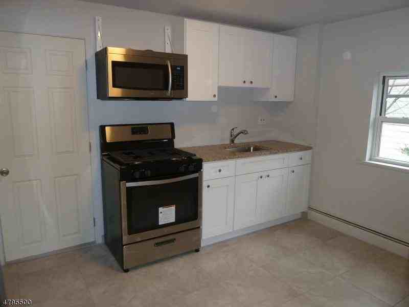 105 Valentine St - Photo 3 of 11