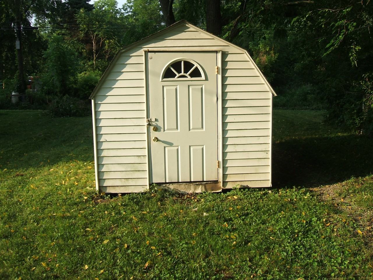 1153 W King St - Photo 2 of 7