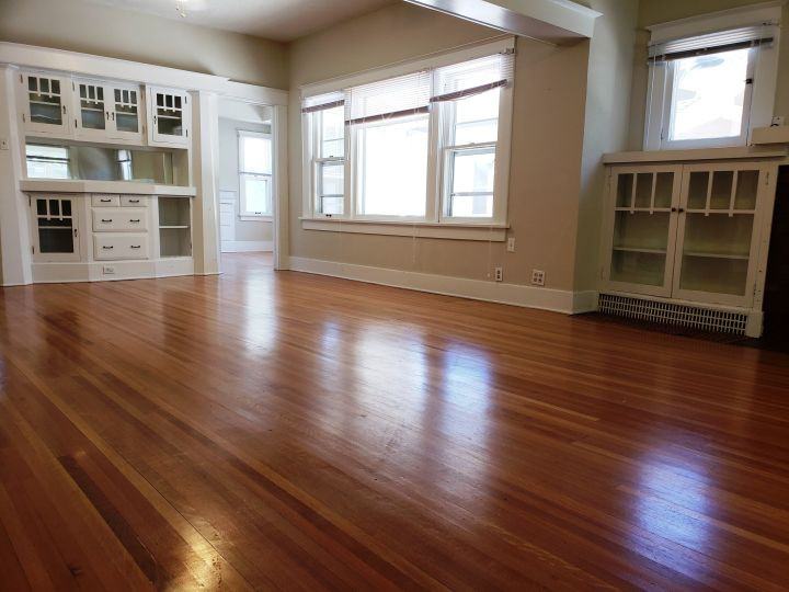 1021 N 32nd St - Photo 3 of 7