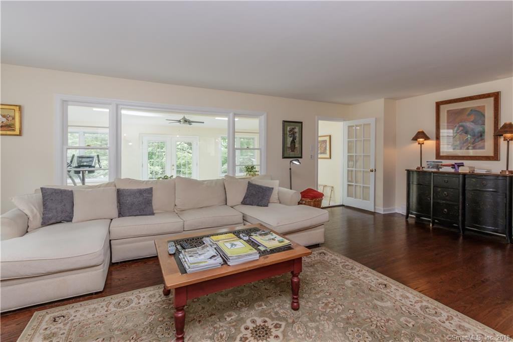 14 Northfield Dr - Photo 2 of 27
