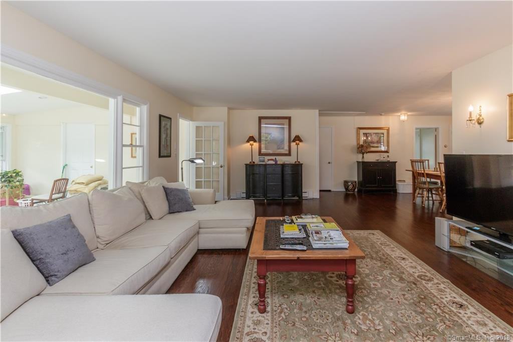 14 Northfield Dr - Photo 3 of 27
