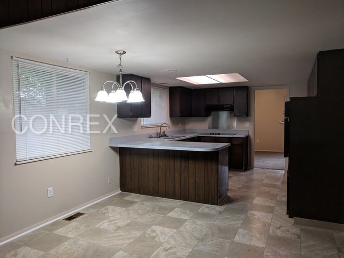 5620 Northford Rd - Photo 3 of 11