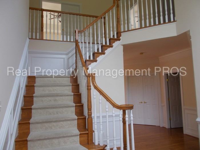 15675 Sedgefield Oaks Ct - Photo 3 of 35