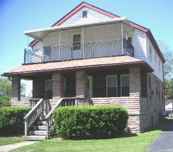 11 Mile and John R (Upper Flat) Apartments in Madison Heights, MI 48071