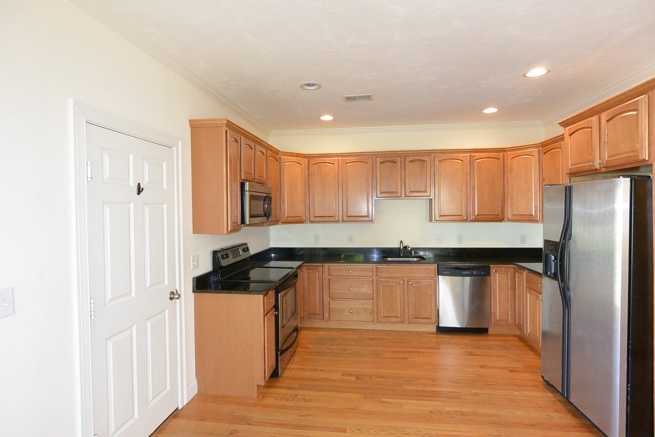 785 Main Street - Photo 2 of 3