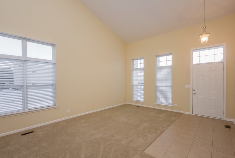 2152 Greenview Dr - Photo 2 of 14