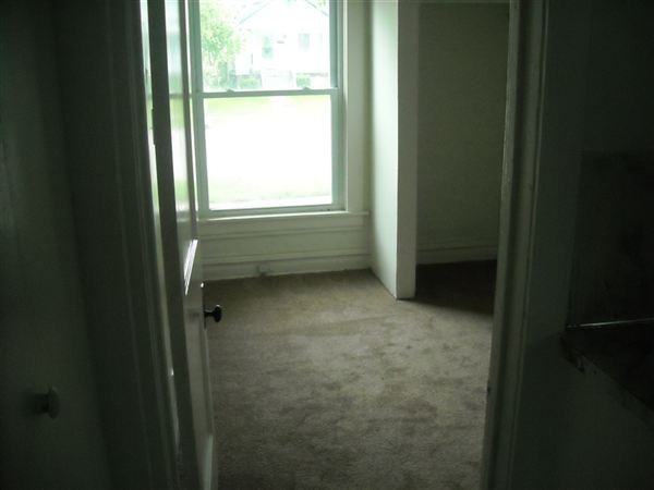 1013 N Larch St - Photo 2 of 11