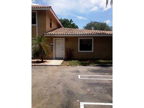 10871 NW 45th St - Photo 2 of 4