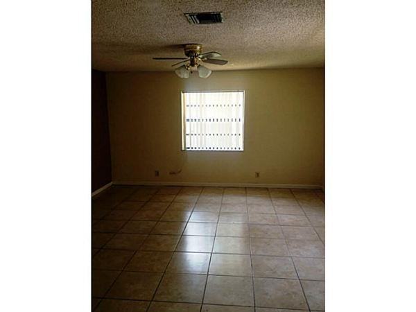 10871 NW 45th St - Photo 3 of 4