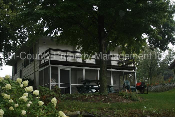 844 Holiday Dr - Photo 2 of 18