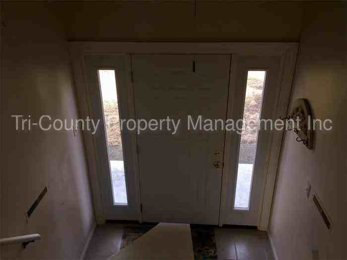 844 Holiday Dr - Photo 3 of 18